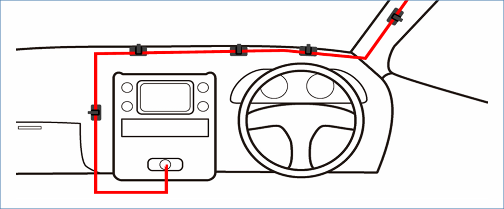 ピラーからダッシュボードの奥側に通しクリップやガムテープ（養生テープ等）で固定します。  助手席側に這わせたら、そのままシガーソケットへ差し込んでください。